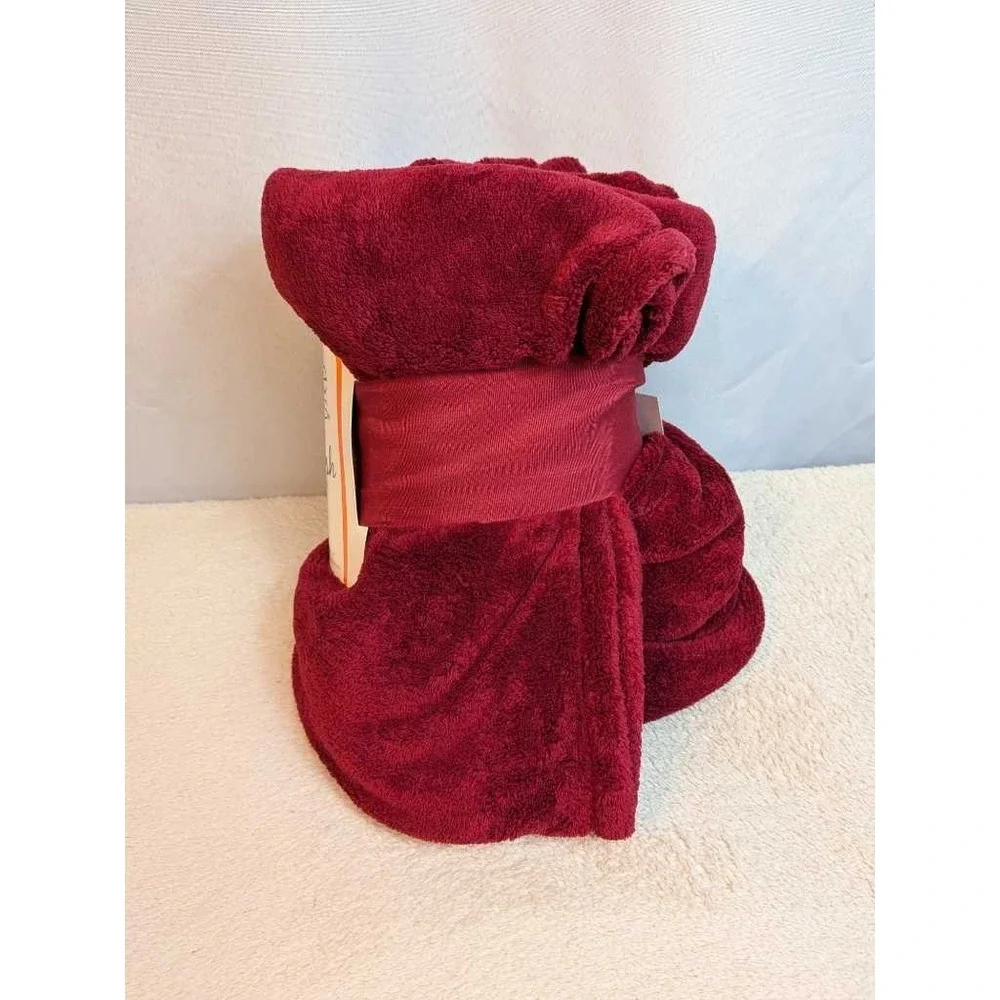Home Accents Microplush Throw Blanket Red 50x70 Cozy‎ Soft Warm